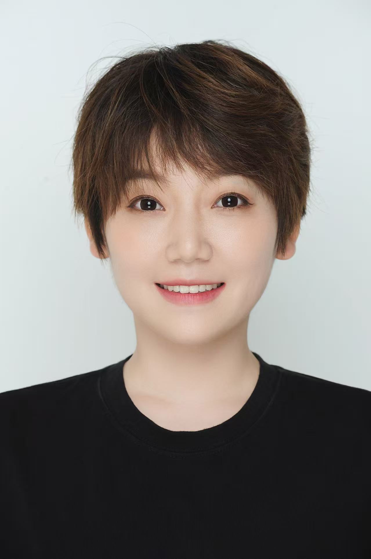 邓斯佳.jpg